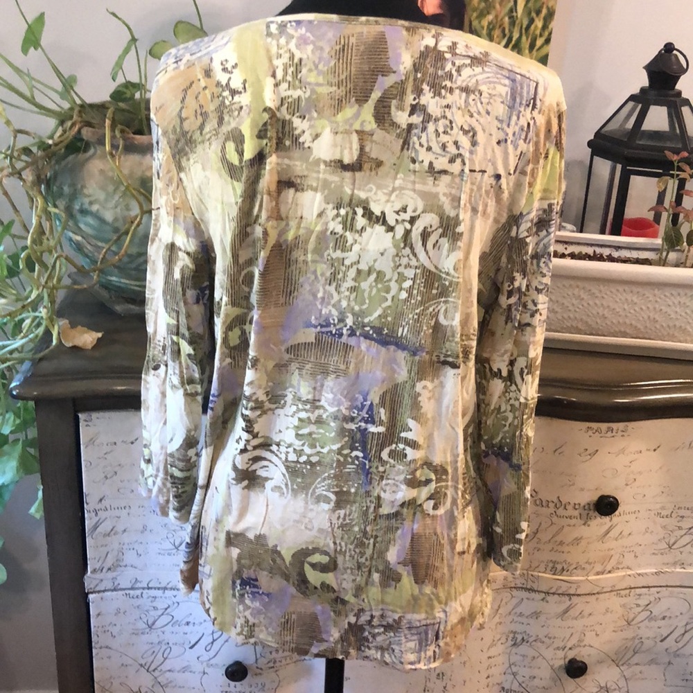 CHICOS THREE QUARTER SLEEVE FLORAL ABSTRACT CREAM GREEN PURPLE TOP CHICOS SIZE 2 - Picture 5 of 13